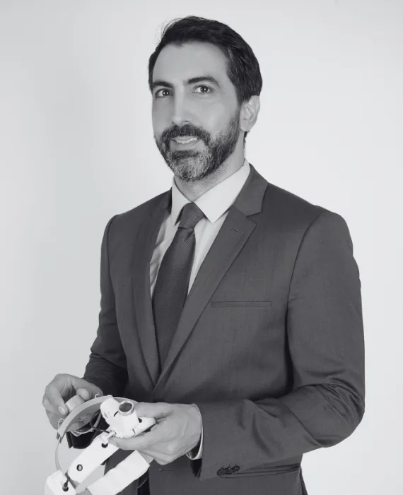 Doutor-Emiliano-Alvarez-Barcelona Dr. Emiliano Alvarez - Experto en rinoplastia ultrasónica en Barcelona.