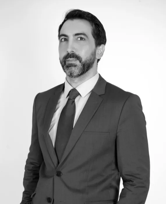 dr-emiliano-rinoplastia-en-barcelona Dr. Emiliano Alvarez - Experto en rinoplastia ultrasónica en Barcelona.
