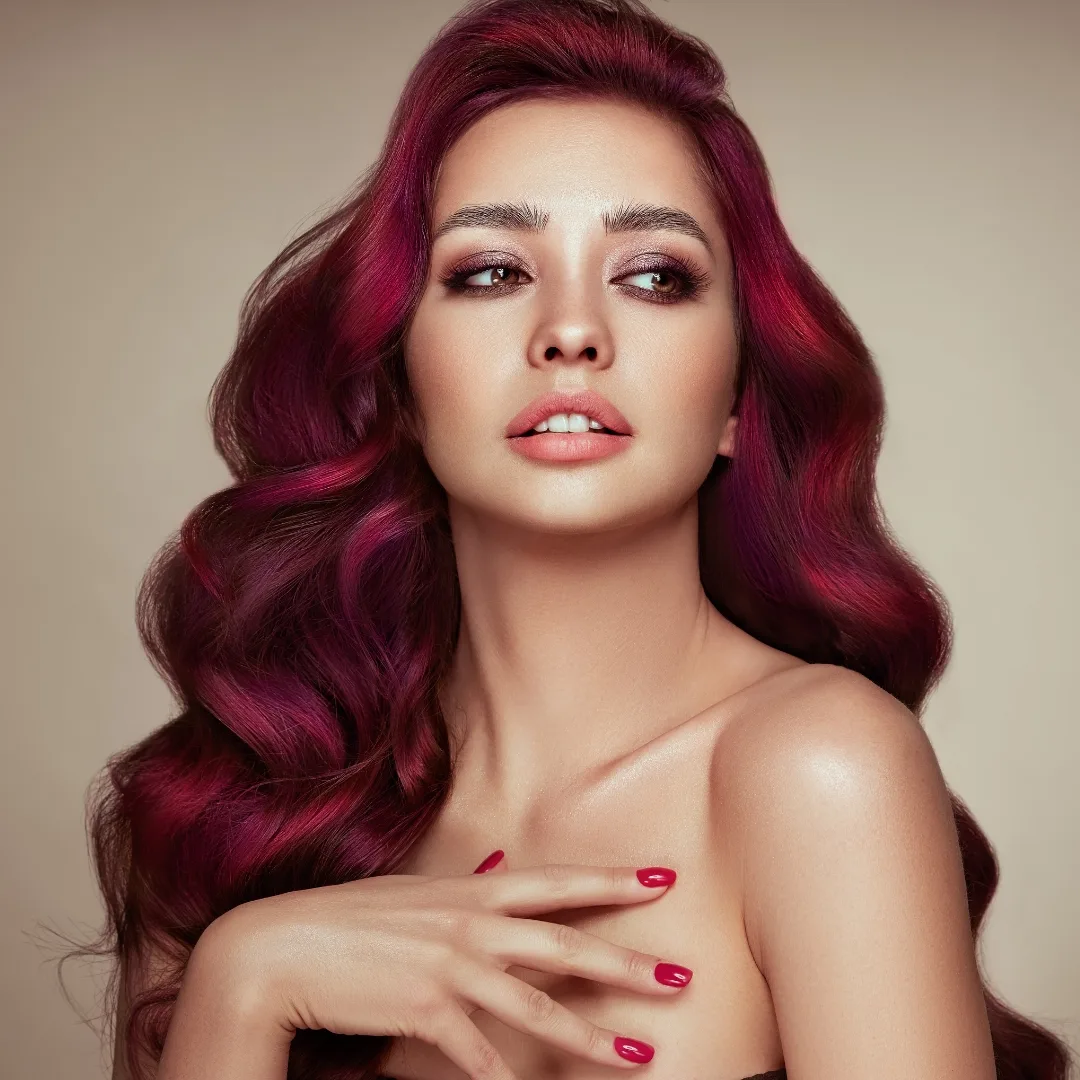 ¿Tus cejas no tienen la forma o densidad que deseas? En Haus Clinic, Suelen Fonseca te guía hacia tratamientos personalizados que realzan tu mirada y fortalecen tu confianza.